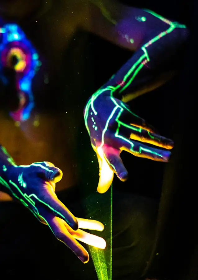 Noémie VP - Kosmos - Light Hands - Diapo